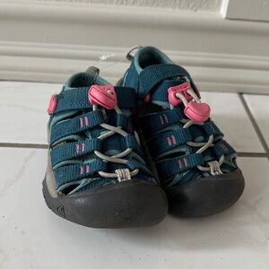 Keen Kids Water Shoes - Teal and Pink